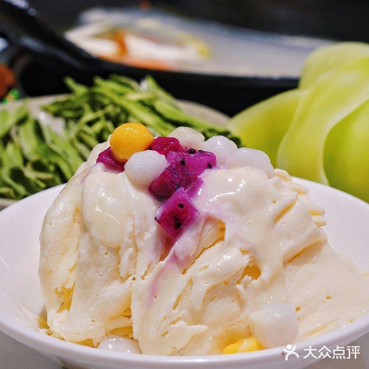 这个姐厉害了，鸿姐杭州首店就在西湖边边