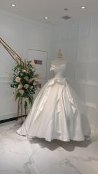 点击看大图 -GRACE KELLY婚纱与礼服(北京店)
