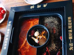 -老牌坊云南鱼豆花火锅(哈西万达店)