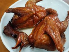 红烧乳鸽-煲煲掂风味煲仔饭餐厅(西区店)