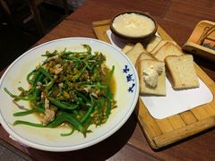 咸菜肉丝炒小黄瓜花-大牌大·传统杭帮菜(湖滨店)