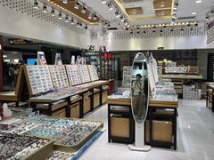 -美式眼镜·授权蔡司.依视路.尼康.豪雅.明月(人民广场店)
