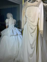 -月月婚纱礼服仓储店(王府井店)