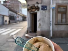 -Poslastičarnica sa stavom