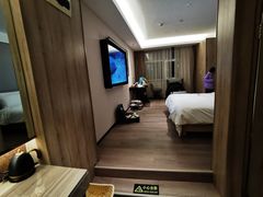 -西安大雁塔科技大学地铁站亚朵酒店