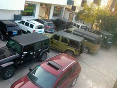 大型院内停车场-依福园农家乐