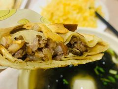 烧饼夹肘子-宝光熏肉鞋底火烧(新街口店)