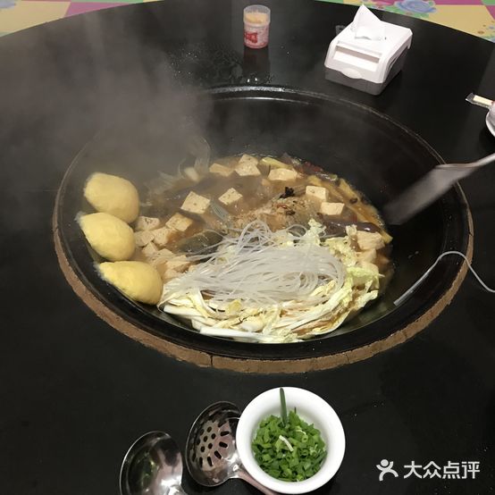 鸭绿江地锅渔村(黎明街店)