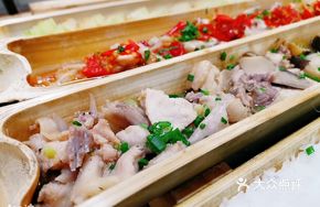 Bamboo-Steamed Chicken with Chicken Mushroom