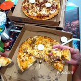 第一次尝试这一家pizza. 店