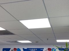 -Apple Store苹果手机电脑售后维修中心(浦东店)