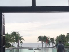 -亚龙湾喜来登·美景台大堂吧