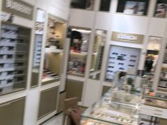 -美式眼镜·授权蔡司.依视路.尼康.豪雅.明月(人民广场店)