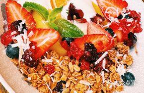 Strawberry Oat Yogurt Bowl