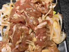 葱爆羊肉-赤铁扒拉锅·烤串·烤鸽子