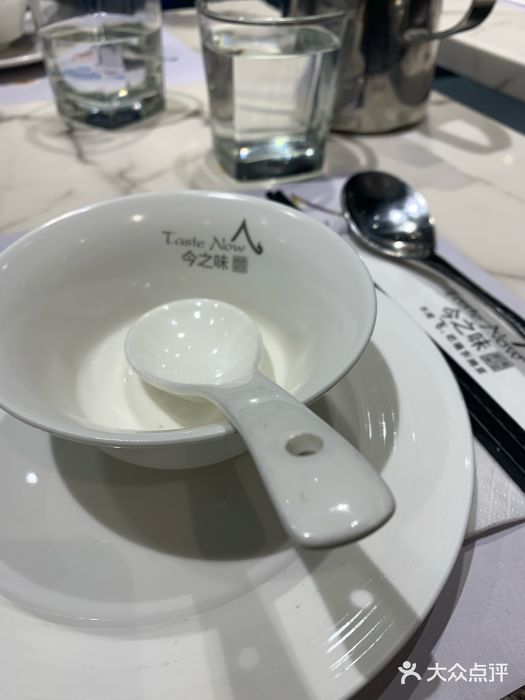 今之味南亚厨房·探店指南(领展购物广场店)餐具摆设图片