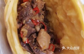 Spicy Stir-Fried Beef Offal with Steamed Bun