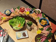 -山川小町·极番烧肉(新地假日广场店)