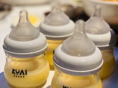 奶瓶状的芒果奶昔-狮拾久·现代新加坡料理(福田COCO Park店)