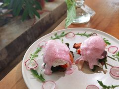 粉粉的班尼迪克蛋-CHILLAX轻乐时(侨建·Hi City店)