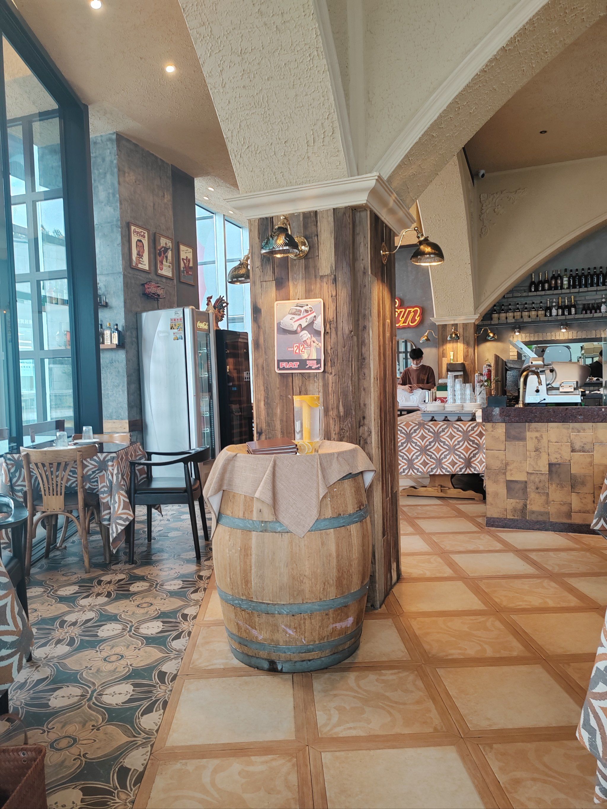 「ciao&tian窑炉披萨餐厅(宏泰店)」地理位置非常好,而且可以看到窖炉