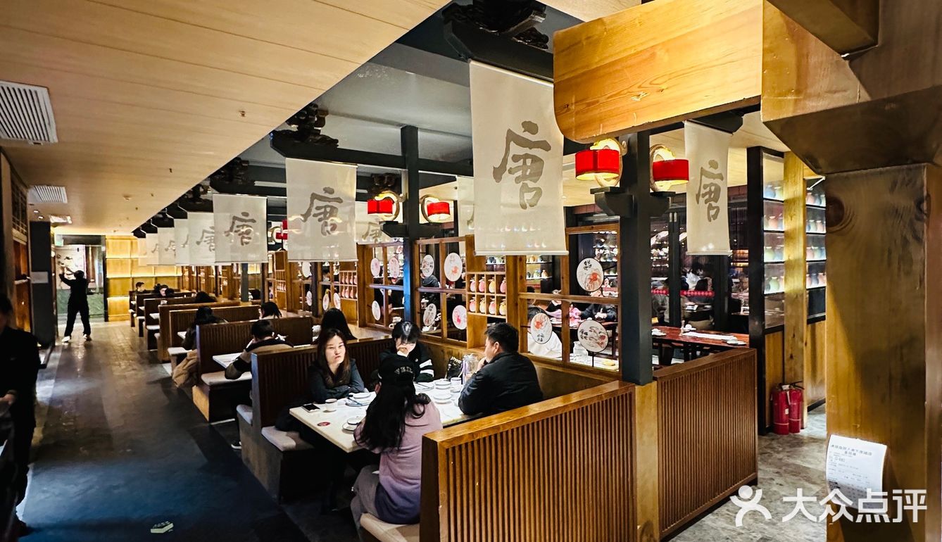 西安探店 | 游大雁塔逛不夜城，吃正宗陕菜