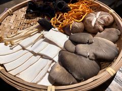 -尚尚仙·酸汤猪手·猪肚鸡火锅(华联万柳购物中心店)