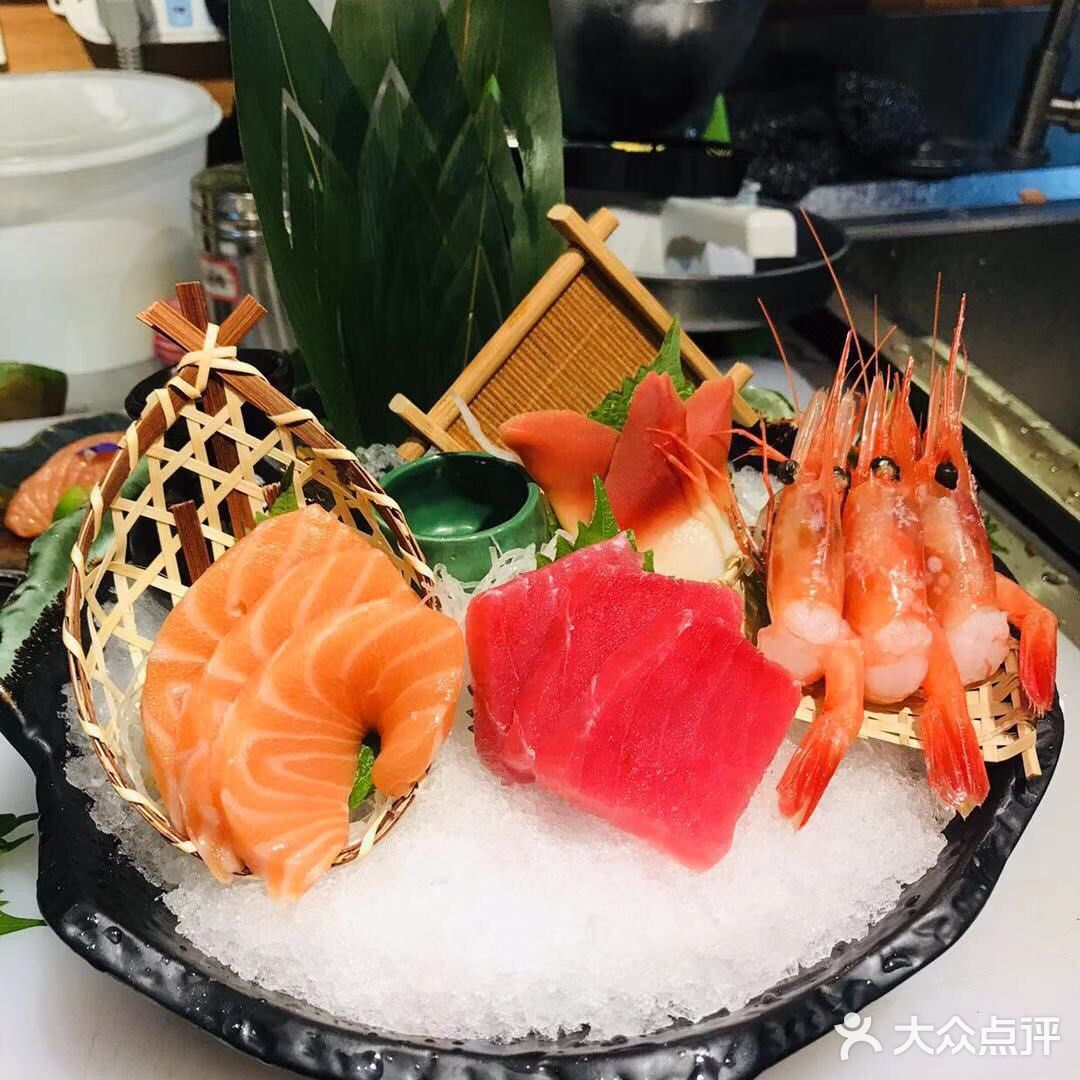 学校附近新开的一间日料店