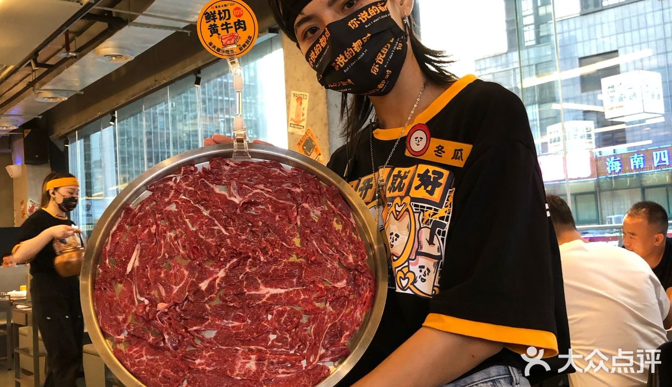 昨天第二次去吃怂火锅，门口有小姐姐唱歌，好有感觉