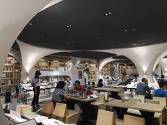 -钟书阁(珍园店)