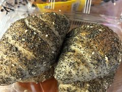 黑芝麻黄油牛角包-鲍师傅糕点(凯德云尚广场店)
