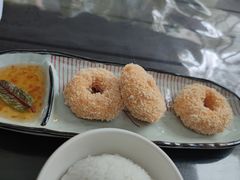 炸虾饼配泰国梅子酱-帕蓝·暹罗料理(大学路店)