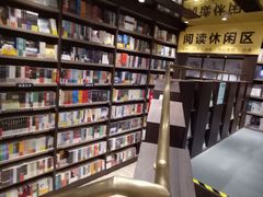 -钟书阁(群光广场店)