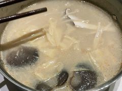 -红鼎豆捞·非遗鲍皇汤火锅(宝丰路店)