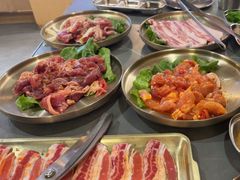 -围炉肉舍•炭烤活鳗•丹东海鲜烤肉(步行街店)