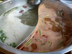 -苗伯妈酸汤火锅