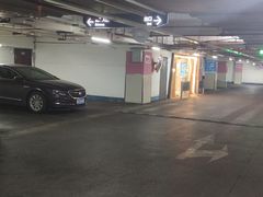 -湖滨银泰in77 C区-停车场