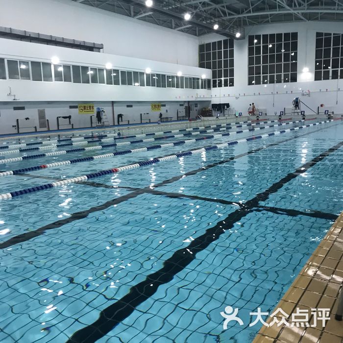 七宝中学室内游泳馆