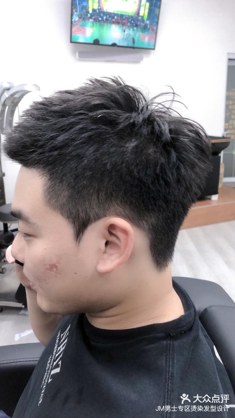 打开app查看高清大图 jm男士专区烫染发型设计 11月9日 17:07 关注