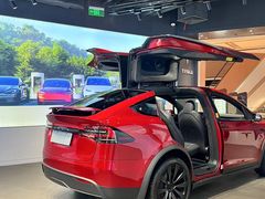 -TESLA 特斯拉(上海太古汇体验店)