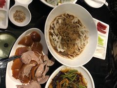 -皇城根·烤鸭·鱼头·家常菜(欧亚大观乐活城店)