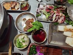 -围炉肉舍•炭烤活鳗•丹东海鲜烤肉(步行街店)