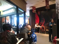 等位区-麦当劳(祈年大街店)