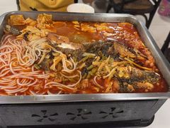 -在巷子里的烤肉店·螺蛳粉烤鱼·牛蛙(和美城店)