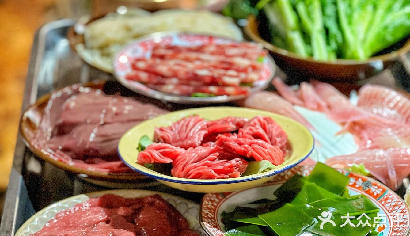 🔵：单方面宣布这家火锅的锅底和蛋炒饭年度最佳