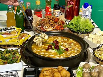 不懂酸菜鱼火锅的有难了。。。