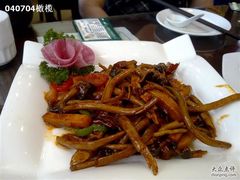 茶树菇小炒肉-圆满素食林饭店非遗素食(河西店)