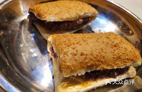 Pork-filled Flatbread with Donkey Meat