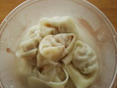 -田园东方蜜桃村的田野营地