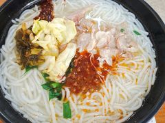 -鸿浩扒猪脚米线